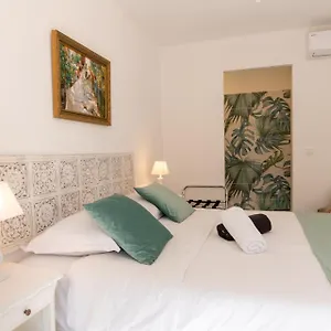 Bien D'exception En Face Du Palais Des Papes Apartment